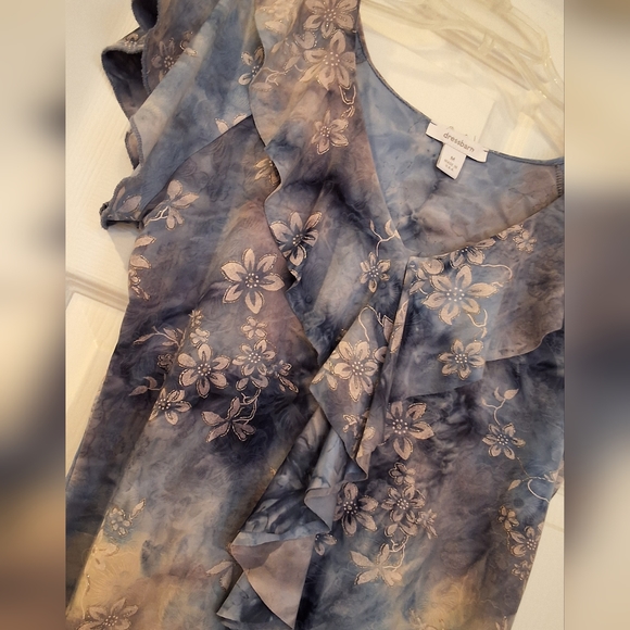 SOLD!!! Dressbarn, Medium Women's Ruffled V Neck Embellished Flower Top, - Picture 3 of 6